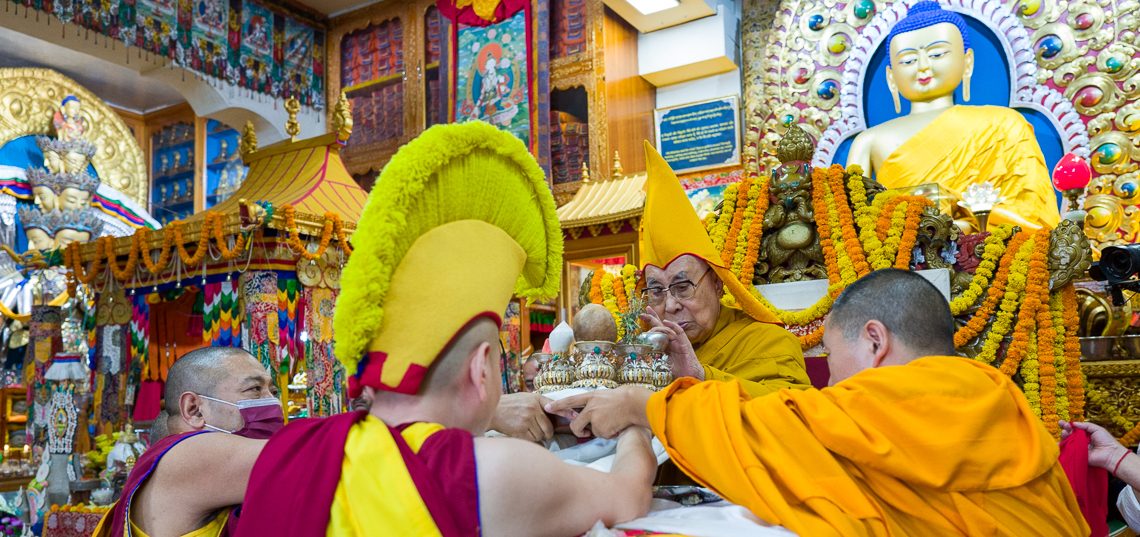 Cérémonie de prières pour la longue vie de Sa Sainteté organisée par le Central Dokham Chushi Gangdrug et l'Association culturelle bouddhiste himalayenne