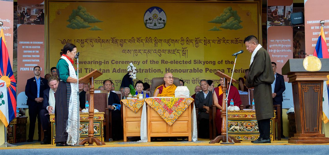 Sa Sainteté assiste à la cérémonie d'investiture du Sikyong