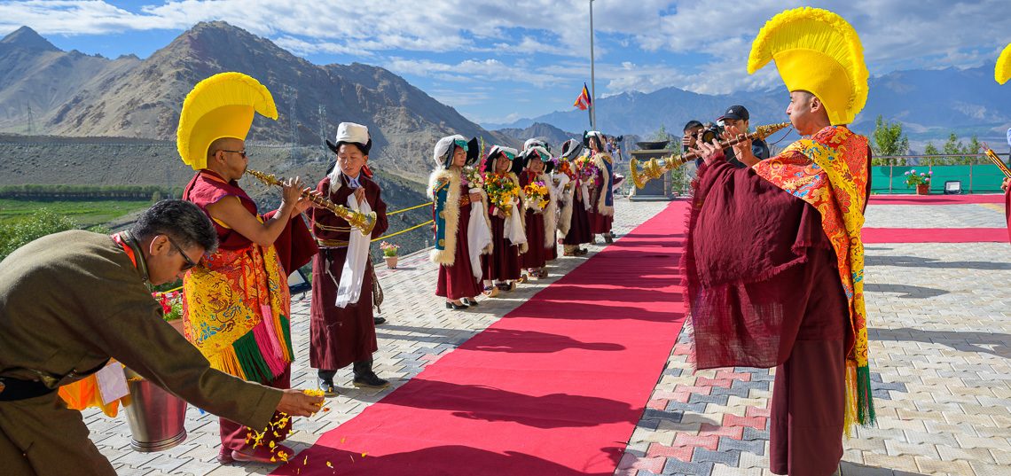 Visite de la statue de Bouddha et du stoupa du village de Gonpa