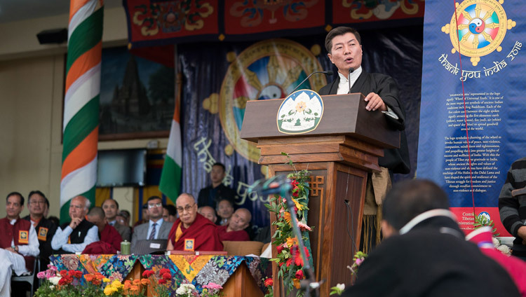Le Sikyong, Dr Lobsang Sangay s'adresse au public lors des célébrations de « Thank You India » à Dharamsala en Inde, le 31 mars 2018. Photo de Tenzin Choejor