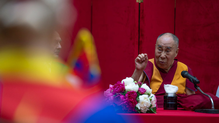 Sa Sainteté le Dalaï-Lama s'adresse aux membres du Groupe parlementaire lituanien pour le Tibet et aux sympathisants de la cause tibétaine à Vilnius, Lituanie, le 14 juin 2018. Photo de Tenzin Choejor