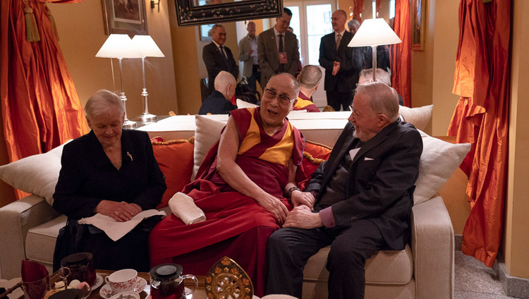 Sa Sainteté le Dalaï-Lama rencontre l'ancien Président lituanien Prof. Vytautas Landsbergis à Vilnius, Lituanie, le 14 juin 2018. Photo de Tenzin Choejor