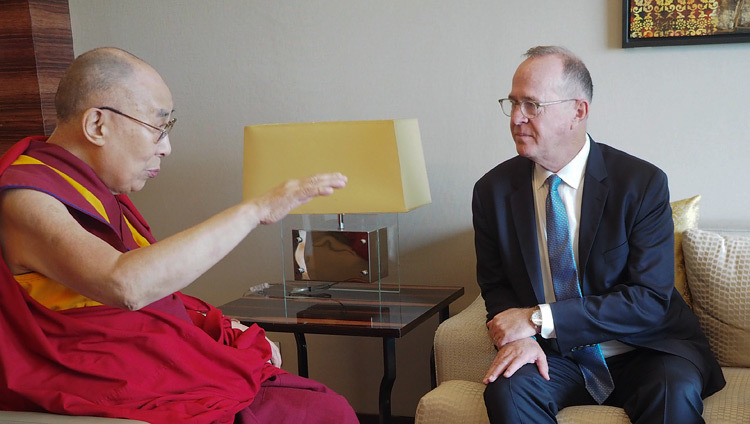 Sa Sainteté le Dalaï-Lama rencontre le maire d'Anaheim Tom Tait à New Delhi, Inde, le 1er juillet 2018. Photo de Jeremy Russell