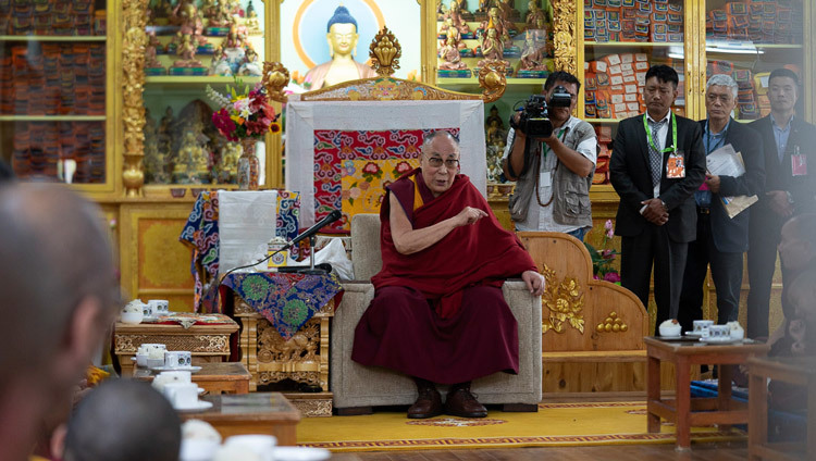 Sa Sainteté le Dalaï-Lama s'exprime lors de la cérémonie de bienvenue à son arrivée à sa résidence à Leh, Ladakh, Inde, le 3 juillet 2018. Photo de Tenzin Choejor