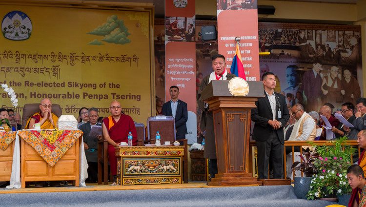 Sa Sainteté le Dalaï-Lama préside la cérémonie d'investiture du président de l'Administration centrale tibétaine, Penpa Tséring