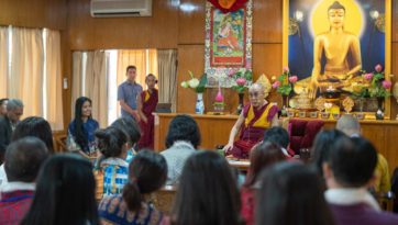 Echange avec des dirigeants, artistes et intellectuels vietnamiens