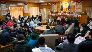 Discussions entre Sa Sainteté le Dalaï-Lama et des responsables de la jeunesse en zones de conflit