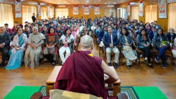 Des élèves indiens rencontrent Sa Sainteté le Dalaï-Lama