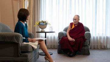 Sa Sainteté le Dalaï-Lama interviewé à Yokohama