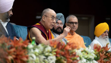 Participation à un conclave interconfessionnel à l'Université Guru Nanak Dev