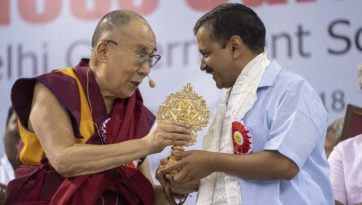 Félicitations au ministre en chef de Delhi, Arvind Kejriwal