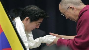 Sympathie pour le Premier ministre japonais à la retraite