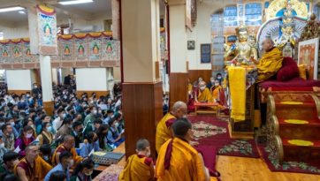 Hymne à la production dépendante et initiation d'Avalokitéshvara