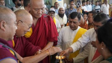 Sa Sainteté le Dalaï Lama retourne à Dharamsala 