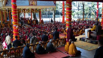Prières pour la longue vie de Sa Sainteté le Dalaï-Lama par les habitants de Meun-Tawang