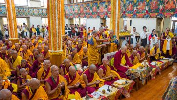 L’Association Dokham Chushi Gangdrug et l'Association culturelle bouddhiste himalayenne offrent une cérémonie de prières pour la longue vie de Sa Sainteté le Dalaï-Lama