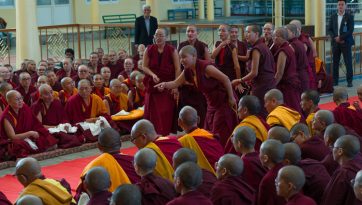 Rencontre de Sa Sainteté le Dalaï-Lama avec les moniales ayant participé au Débat d’hiver
