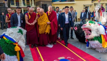 Offrandes de prières pour la longue vie de Sa Sainteté le Dalaï-Lama