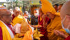 Offrande d’une relique du Bouddha à Sa Sainteté