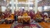Sa Sainteté assiste à l'offrande de prières de la journée Lama Tsongkhapa
